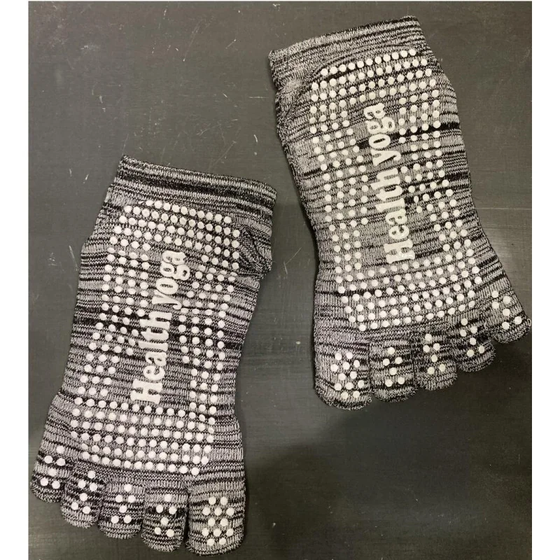 Chaussettes 5 Doigts Yoga Gris Anti Dérapant 4 Chaussettes 5 Doigts Yoga Gris Anti Dérapant – Image 2